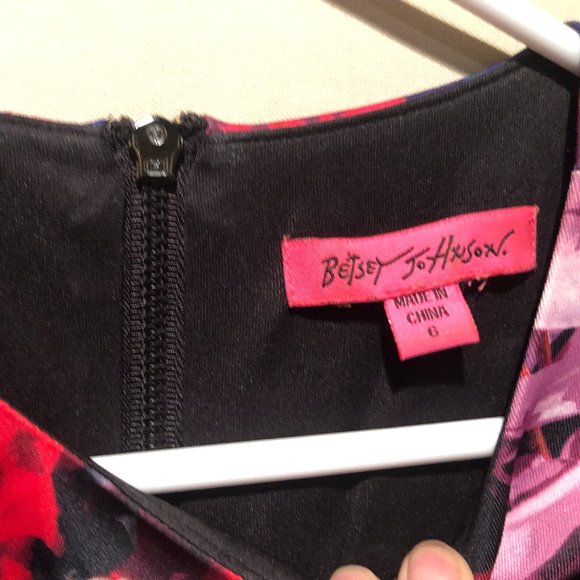 Betsey Johnson Floral Knee Length Knit Sheath Dress ~ Size 6 - Picture 5 of 6